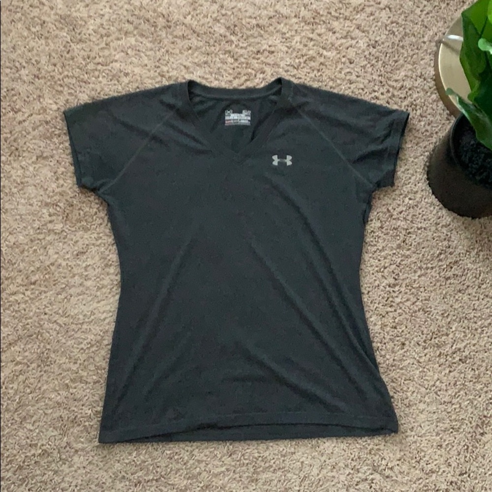 Women’s under Armour semi fitted heat gear tee
